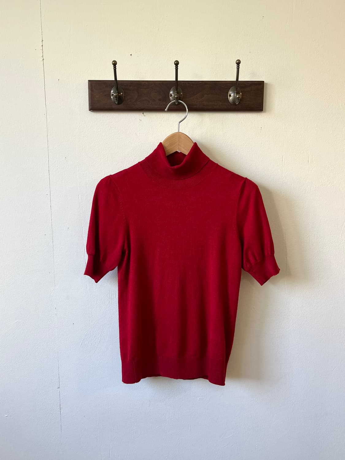 vert dense 레드 터틀넥 상품이미지1