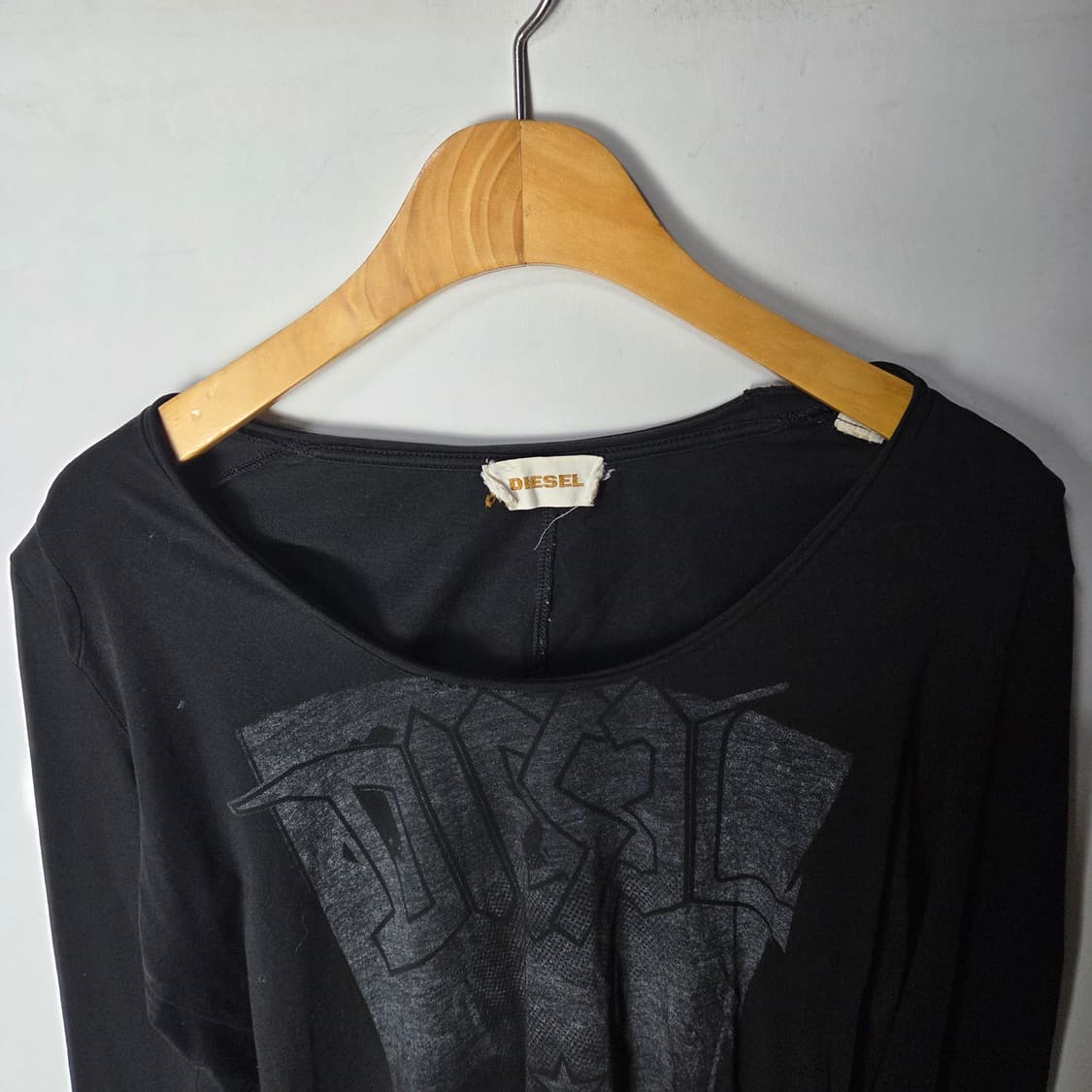 [DIESEL] 디젤 로고 그래픽 프린팅 롱슬리브 상품이미지3