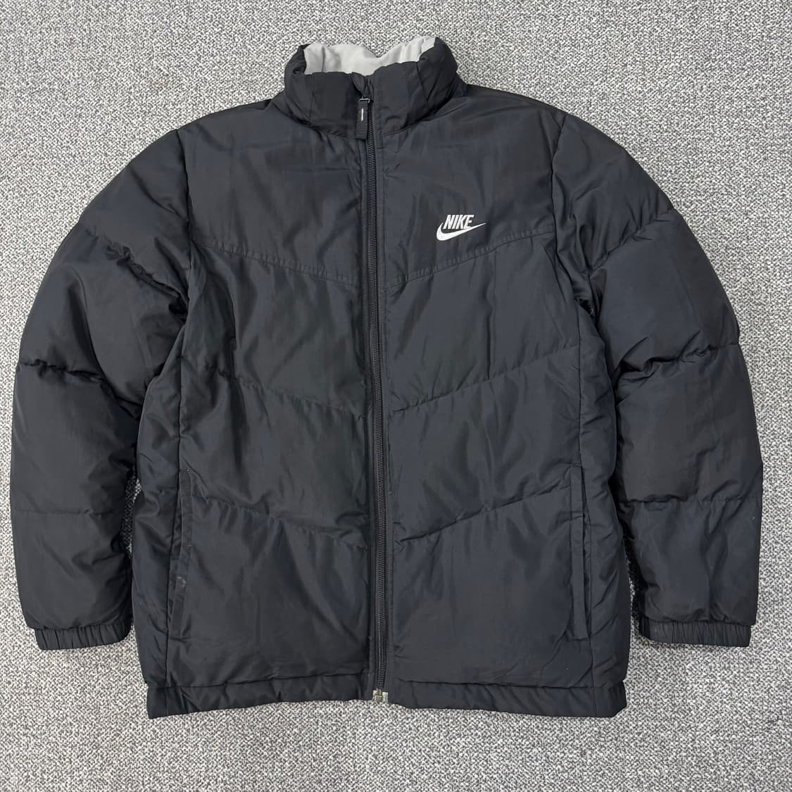 나이키 00s 블랙 화이트 퓨추라 로고자수 덕다운 숏패딩 상품이미지1