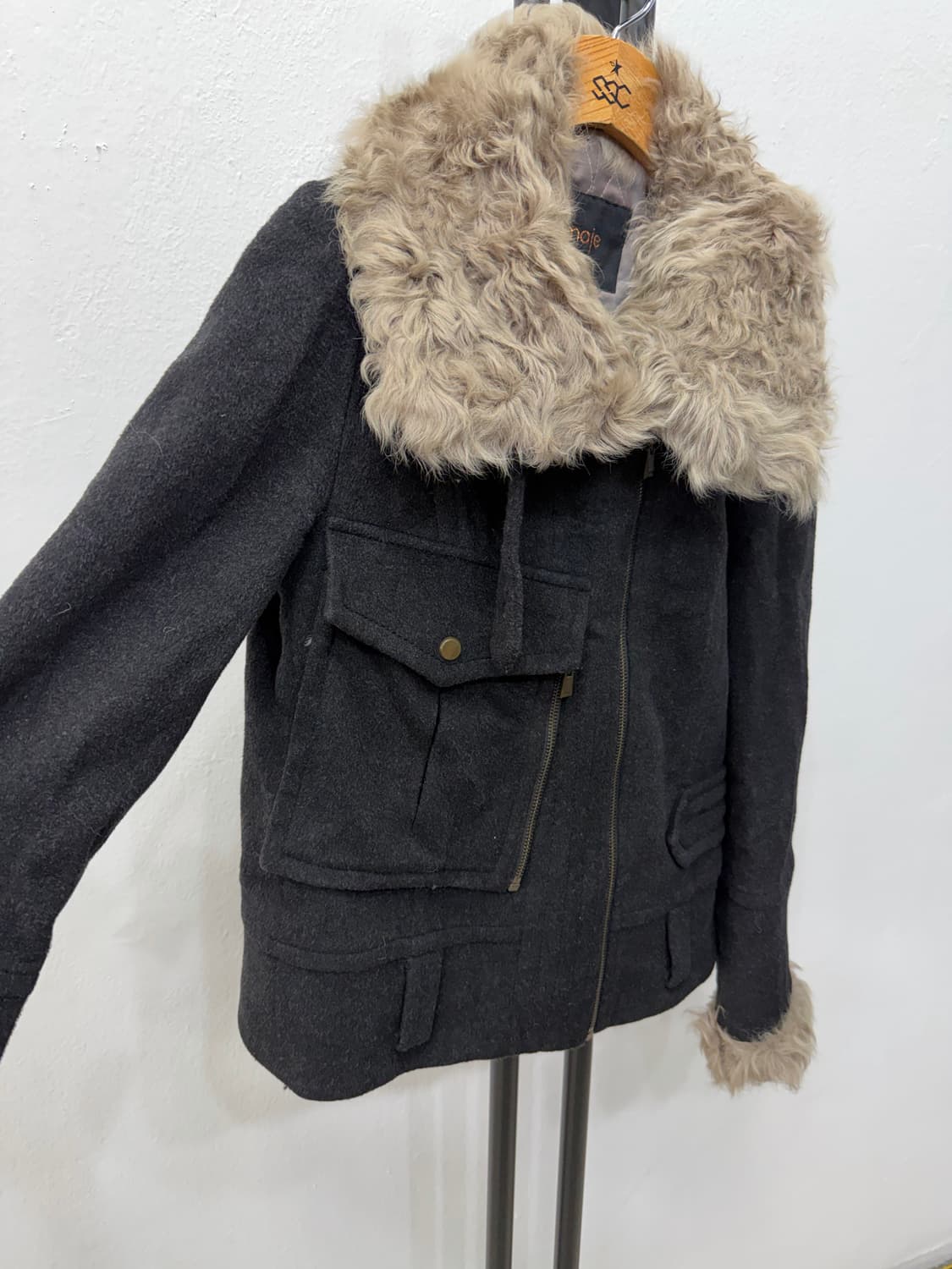 정품) maje 마쥬 블랙 퍼 카라 숏코트 36 상품이미지2