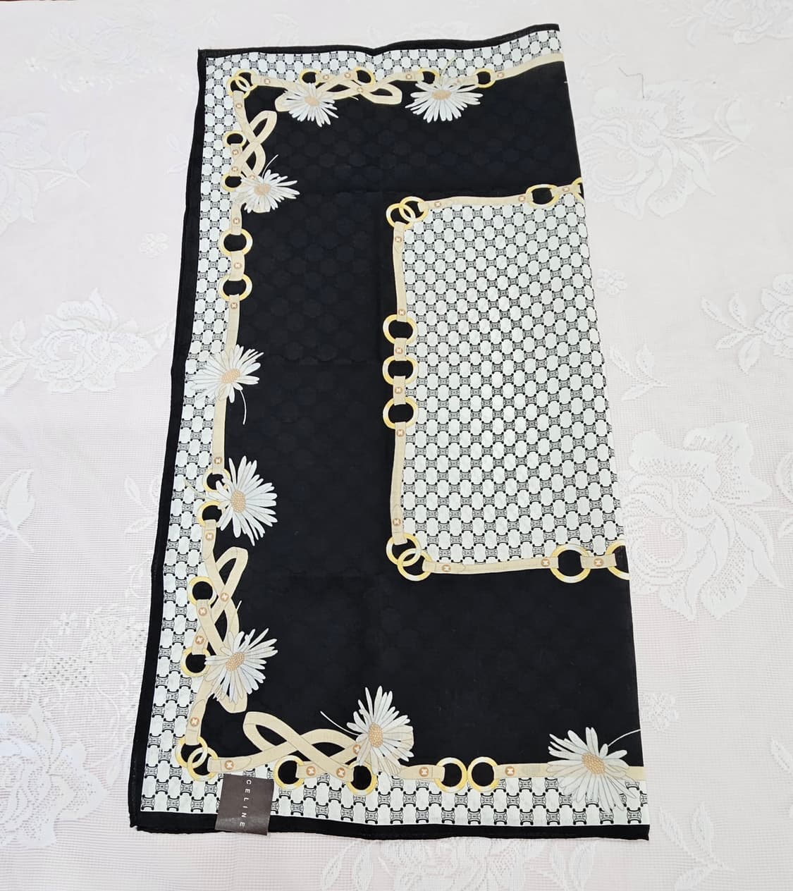 셀린느 블랙 플라워 대판손수건 상품이미지3