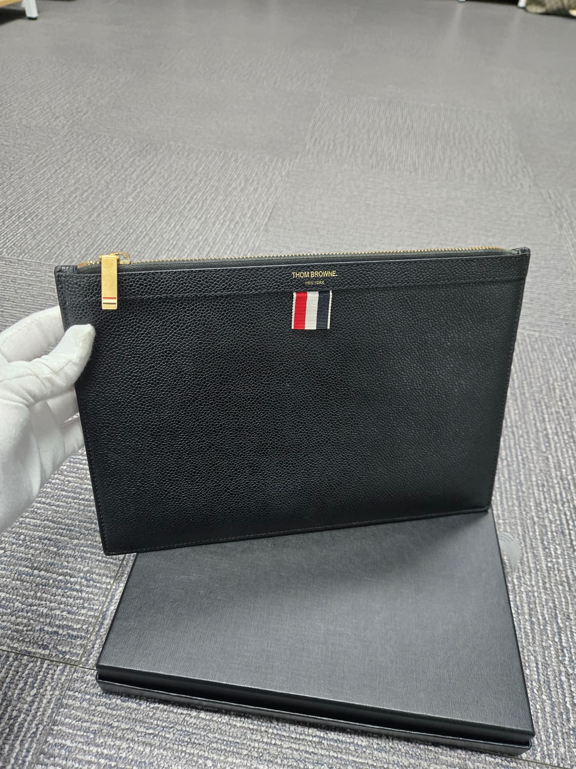 [특가][정품] 톰브라운 삼선 클러치백 상품이미지1