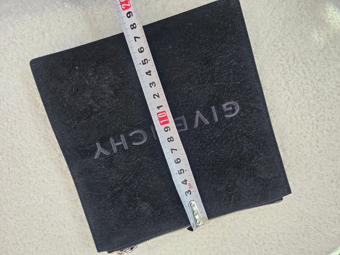 정품(남여)지방시 로고 스웨이드 파우치 클러치 상품이미지5