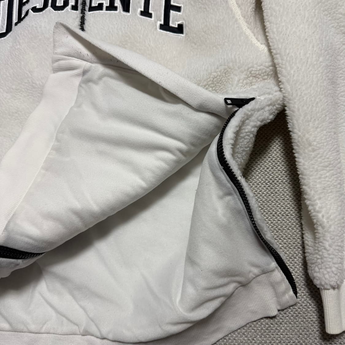 데상트 스펠아웃 플리스 후디 자켓 상품이미지4