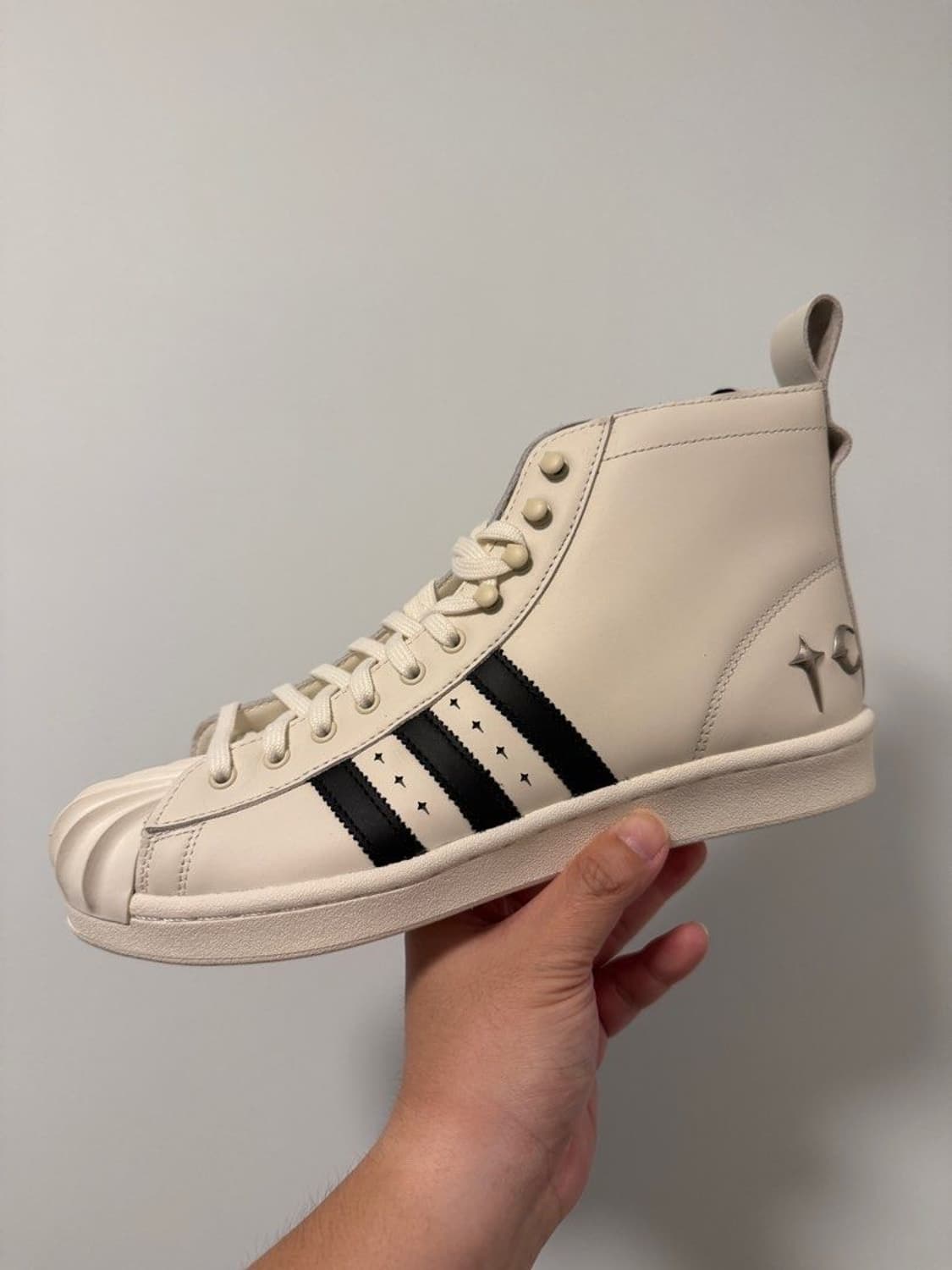 [275] 아디다스 x 떠그클럽 슈퍼스타 부츠 럭스 오프 화이트 상품이미지1