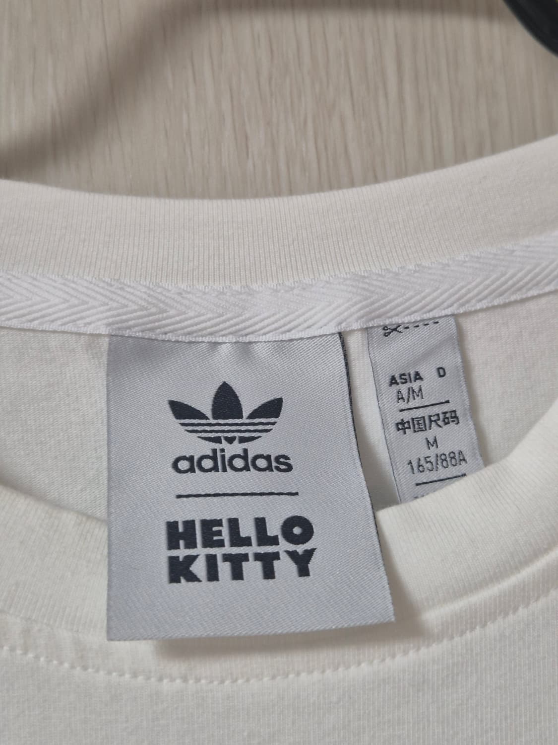 (24년) 헬로키티 아디다스 크롭 반팔티 M  산리오 상품이미지5