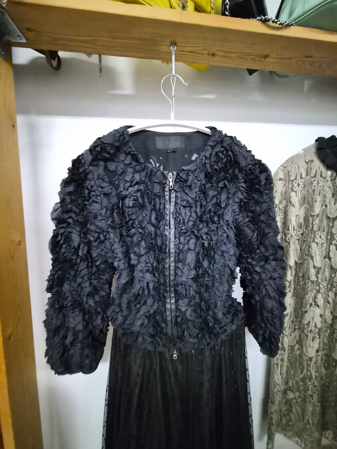 질스튜어트 로맨틱 플라워 텍스처 집업 자켓. 오즈세컨 도트샤 스커트 상품이미지2