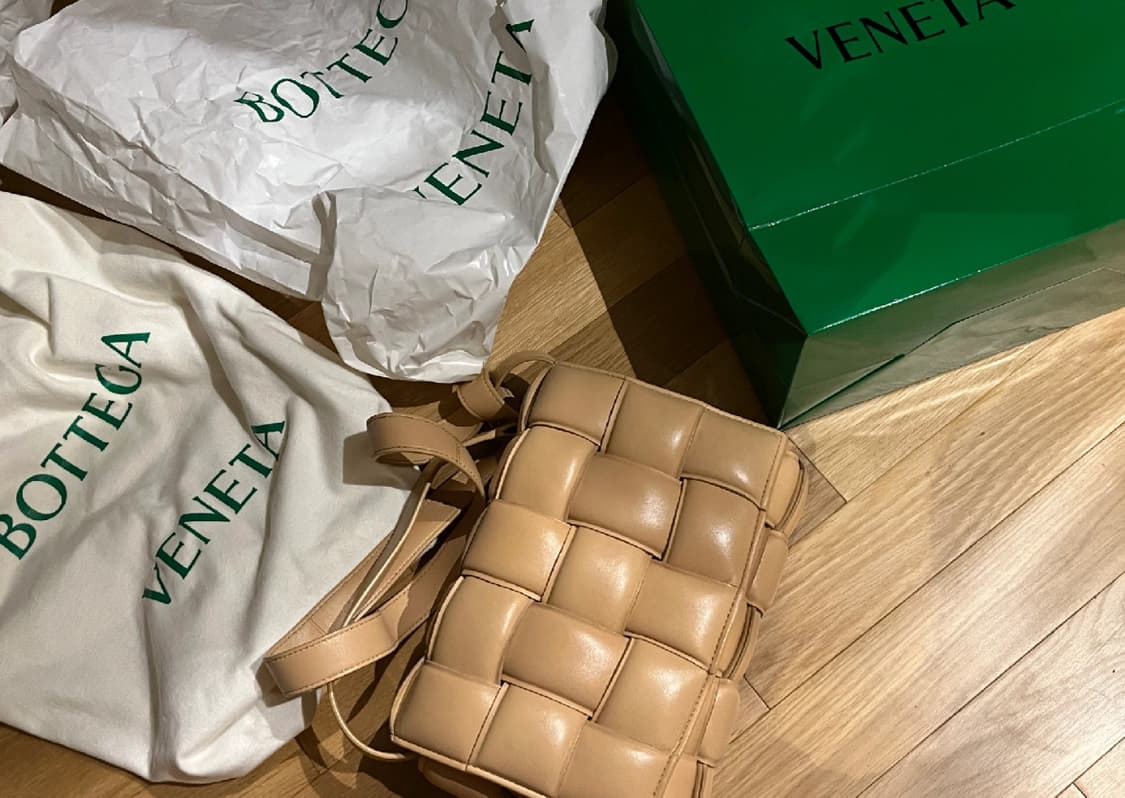 [정품] 보테가베네타 카세트 패딩백 아몬드골드 희귀색상 (네고 가능) 상품이미지9