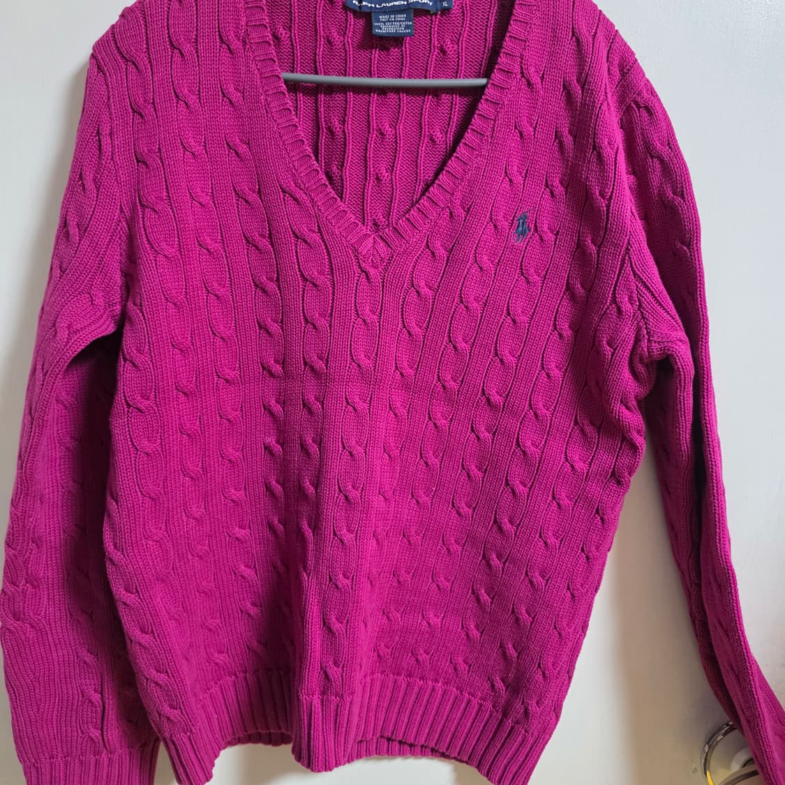 폴로 랄프로렌스포츠 꽈배기 브이넥 니트 마젠타(55사이즈) 상품이미지2