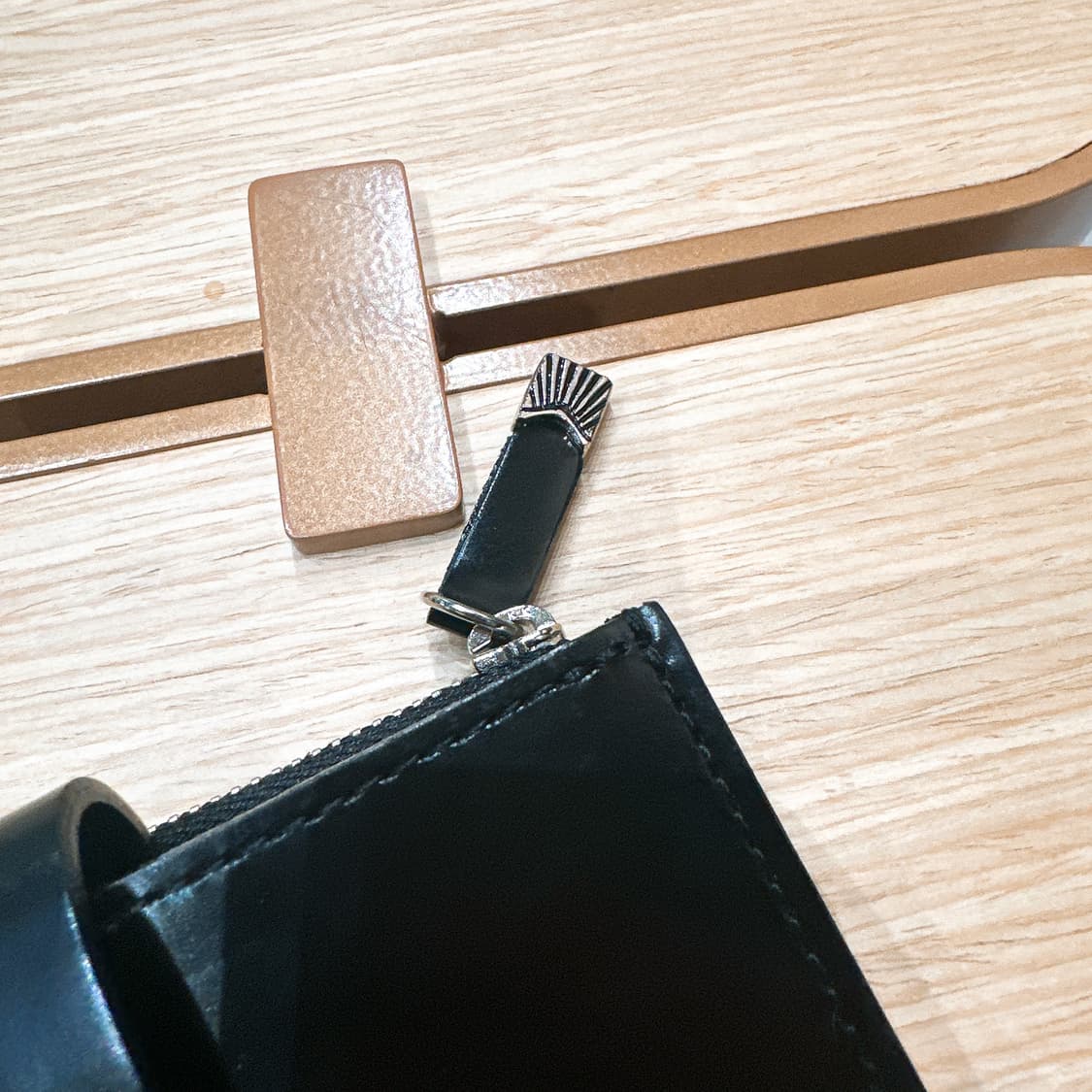(정품/새상품) TOGA 토가 블랙 지퍼 아코디언 카드지갑 상품이미지2