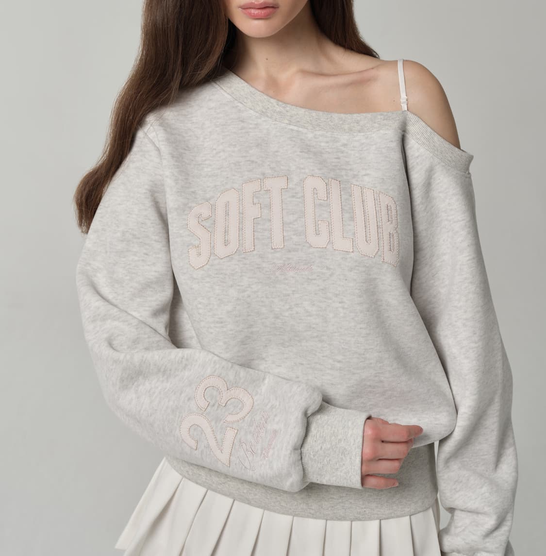 클리시어 소프트라인 원숄더 맨투맨 상품이미지2