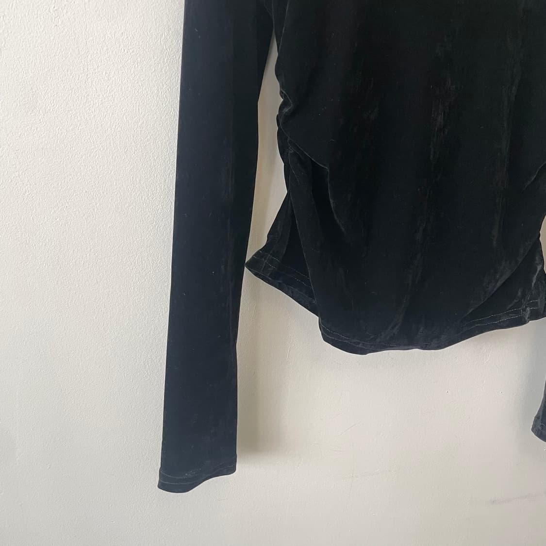 boat neck side shirring velvet top 상품이미지3