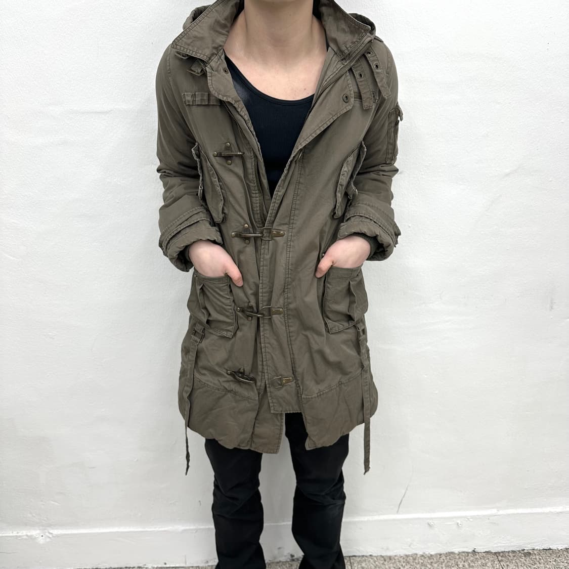 Khaki buckle detail hood jacket 상품이미지1