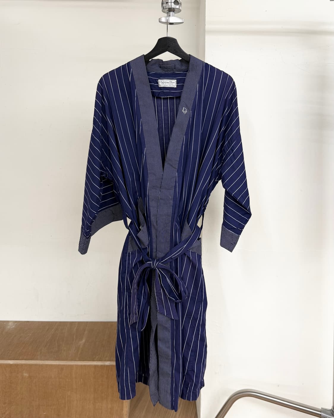 크리스찬 디올 네이비 스트라이브 드래싱 가운 상품이미지1