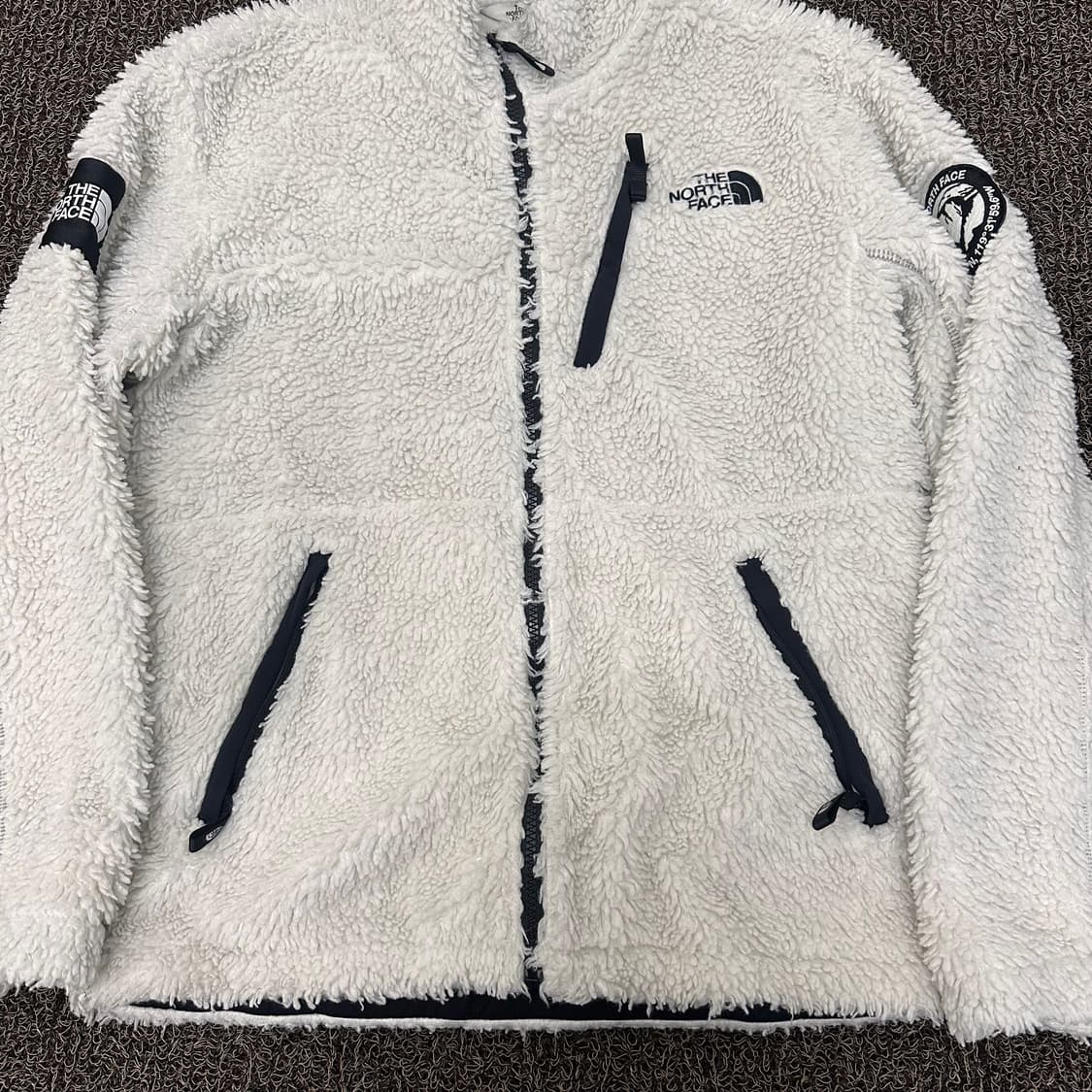 노스페이스 쉐르파 뽀글이 후리스 자켓 화이트 95(M) 상품이미지3