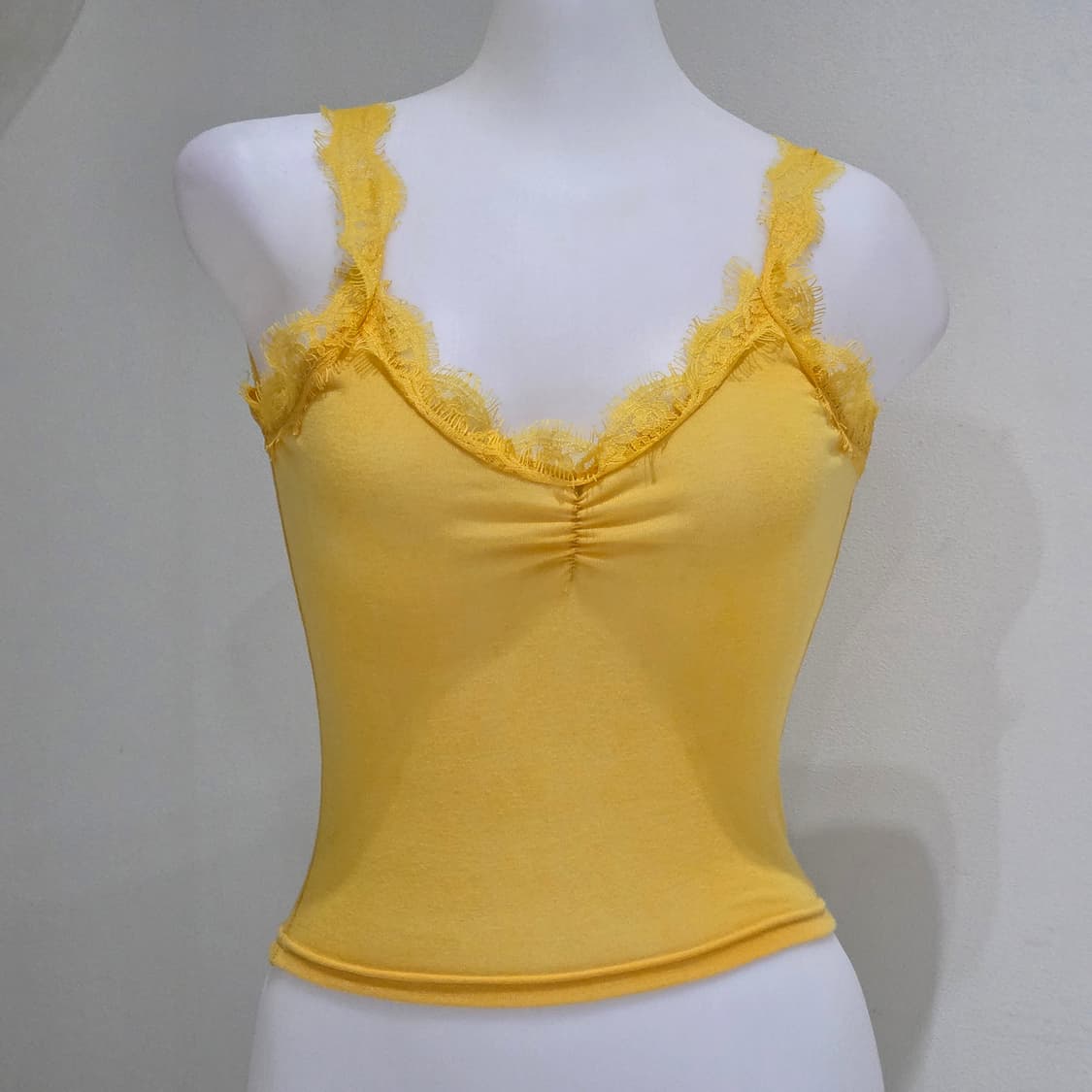 4000원 빈티지 가슴 옐로우 레이스 셔링 갸루 y2k 슬리브리스 상품이미지1