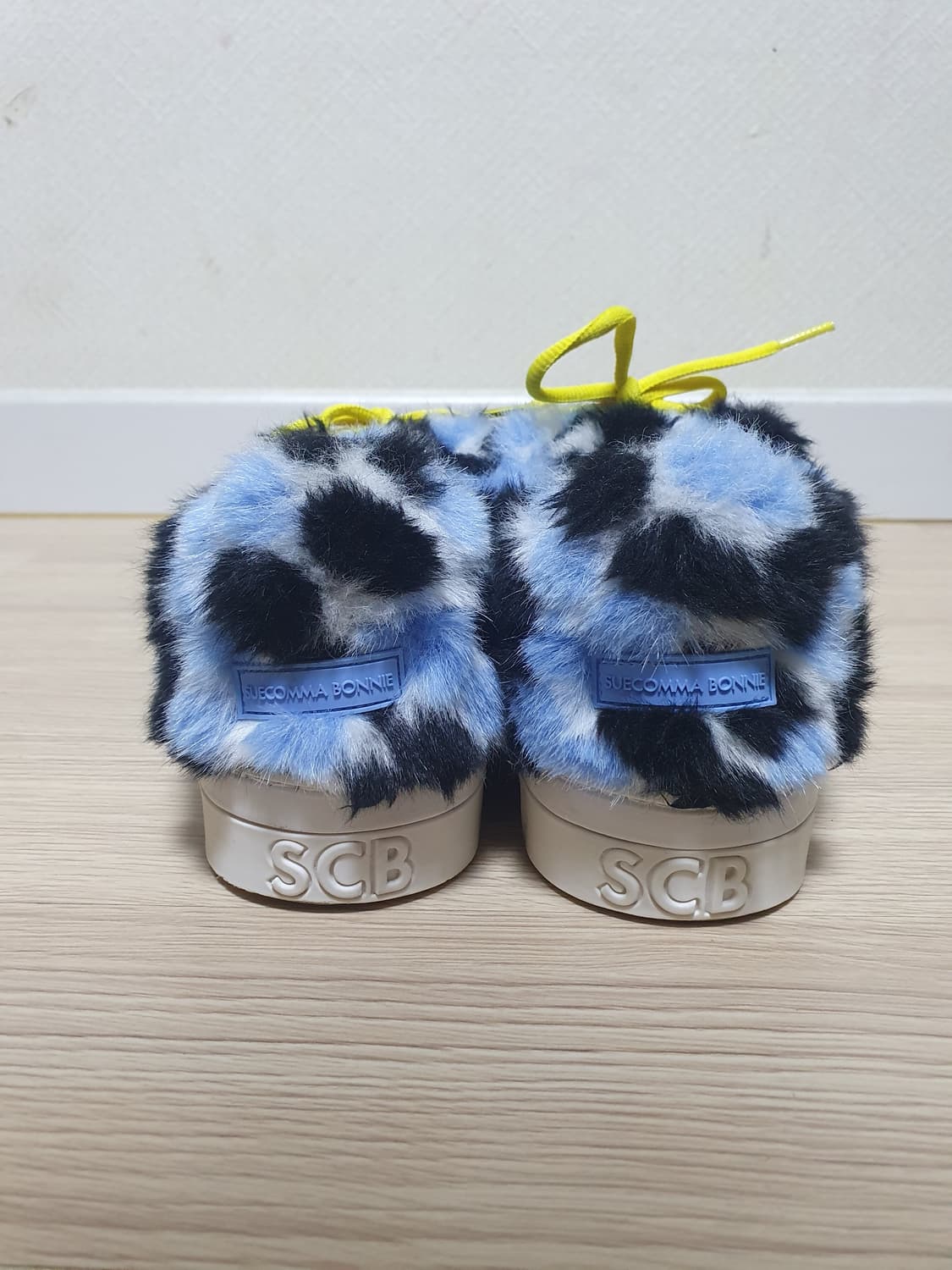 슈콤마보니 털 스니커즈 245 상품이미지5