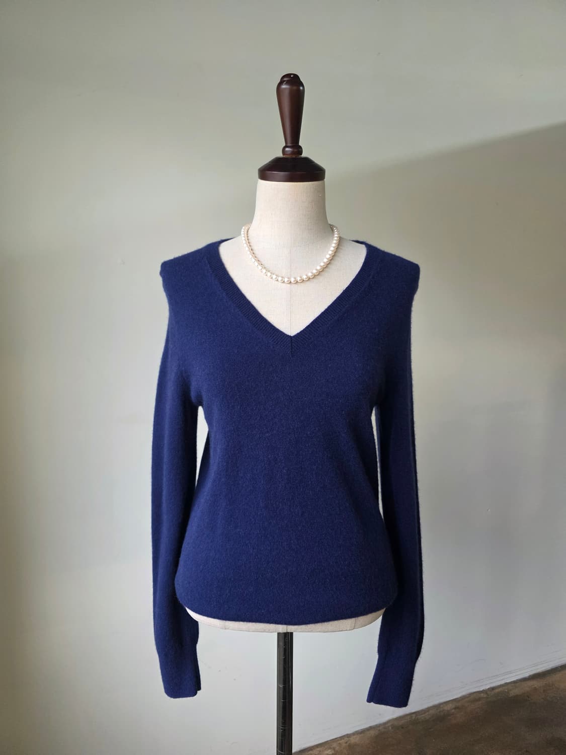 캐시미어100 브이넥 니트 상품이미지1