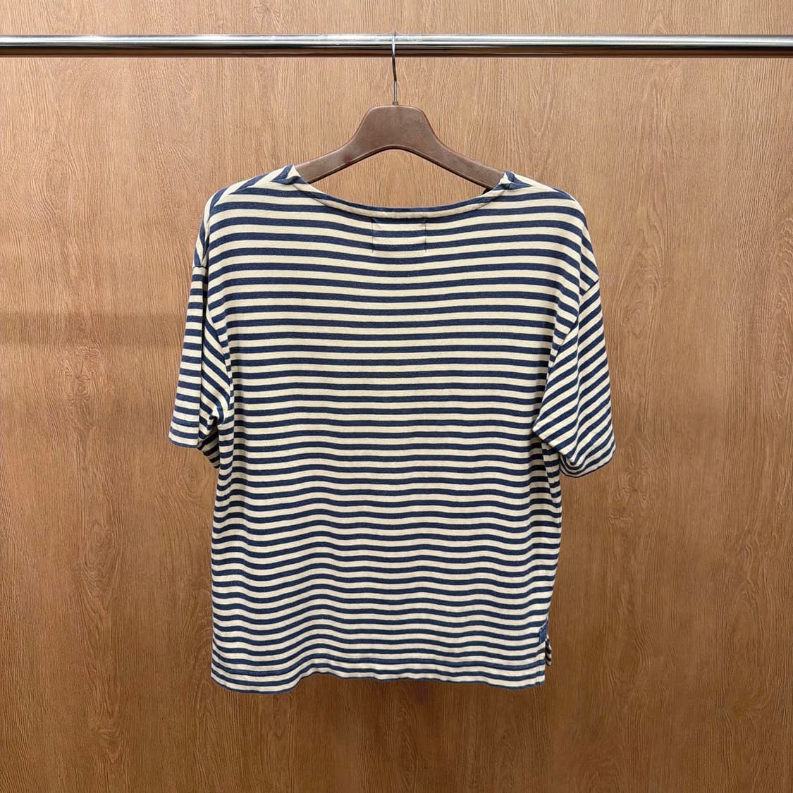 마가렛 호웰 반팔 티셔츠 스트라이프 패턴 라운드넥 슬릿 디테일 네이비 상품이미지3