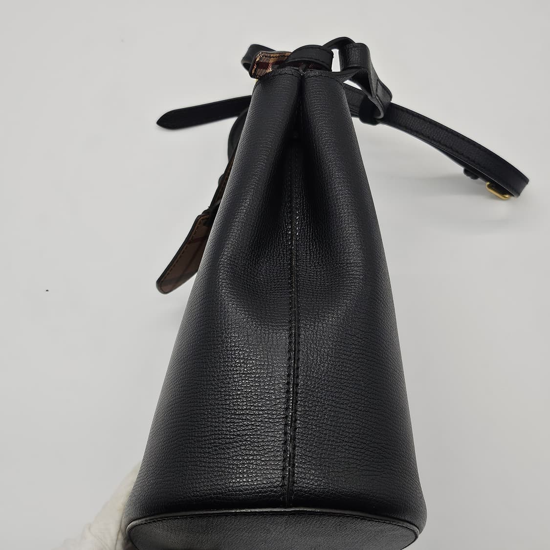 정품 버버리 헤이마켓 론 버킷백 상품이미지9