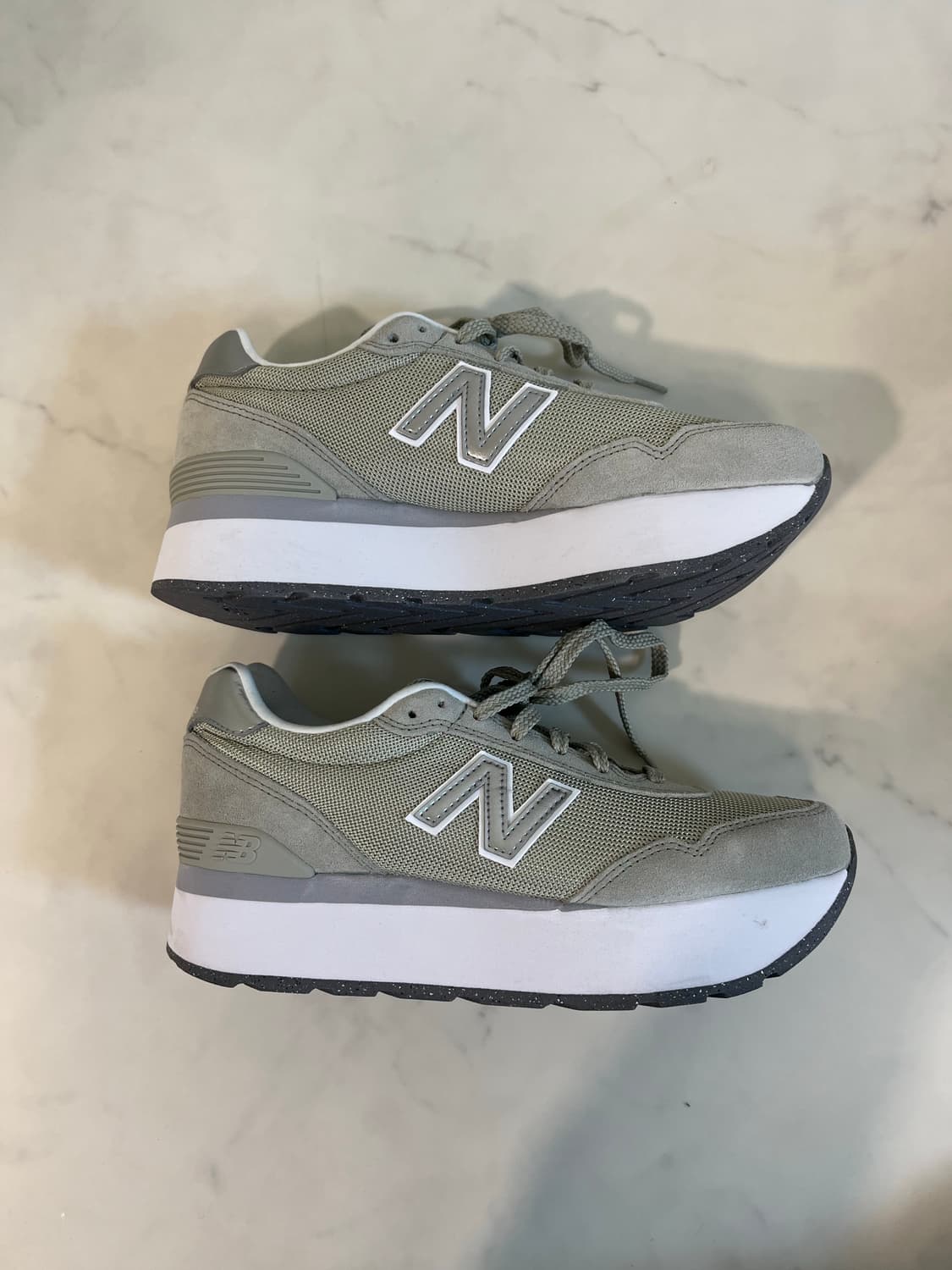 새제품 뉴발란스 여성 신발 (카키 그린 / 255mm) 상품이미지8