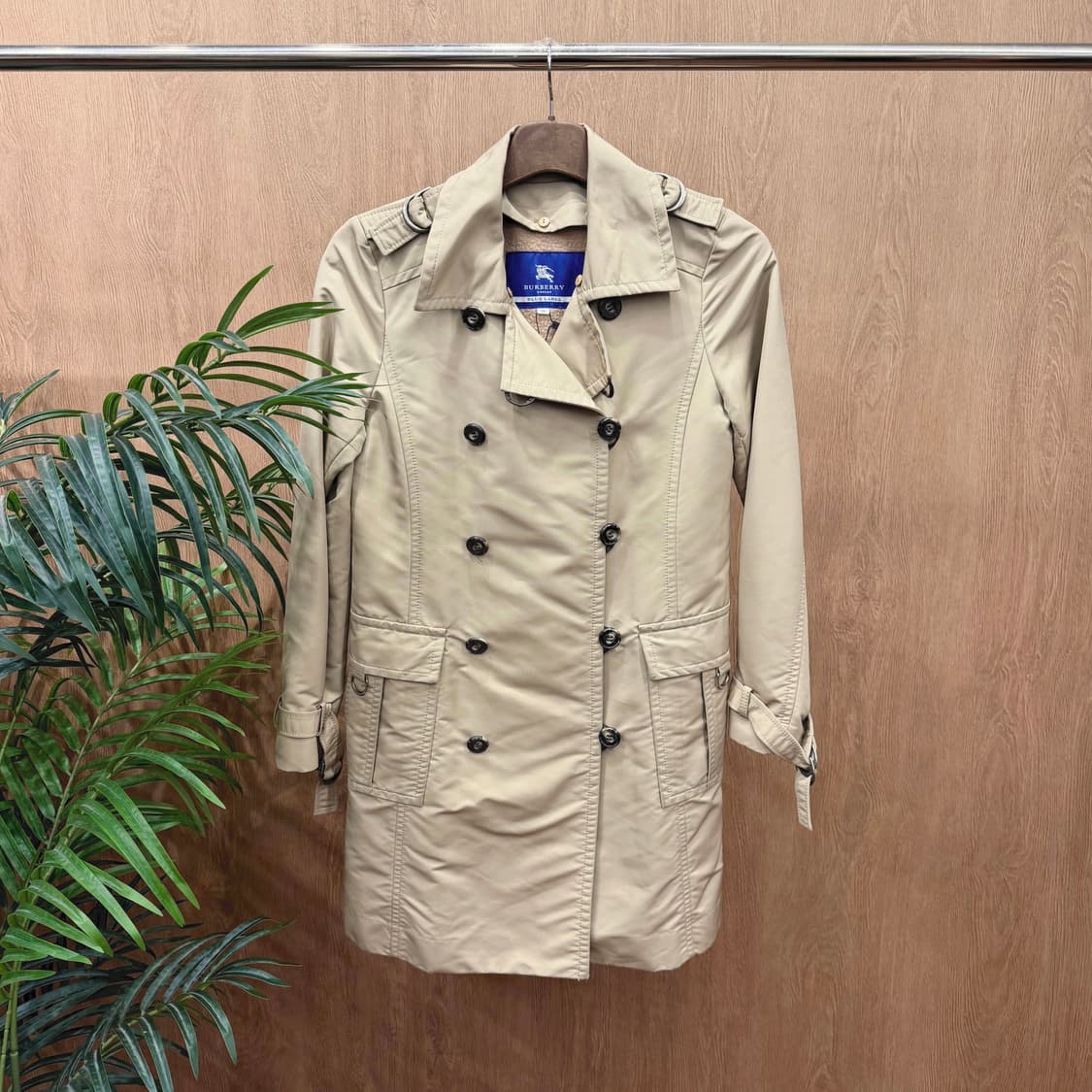 버버리 블루라벨 트렌치 코트 더블 버튼 벨트 디테일 베이지 상품이미지1