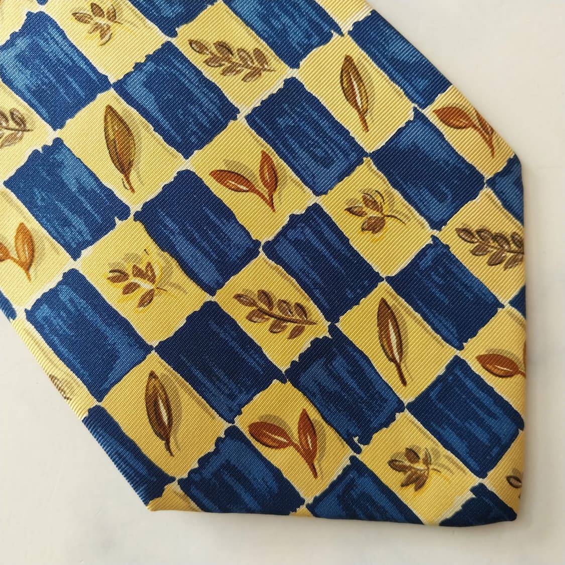 버버리 실크 블루 체크 리프 패턴 넥타이 10cm A+등급 K1772
 상품이미지8