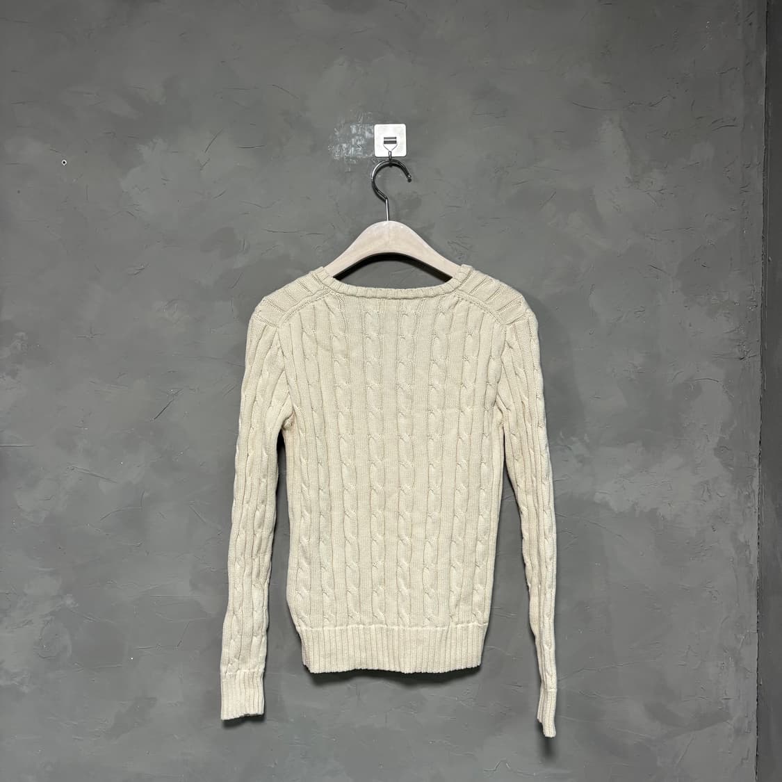 폴로 랄프로렌 꽈배기 브이넥 니트 아이보리 상품이미지4