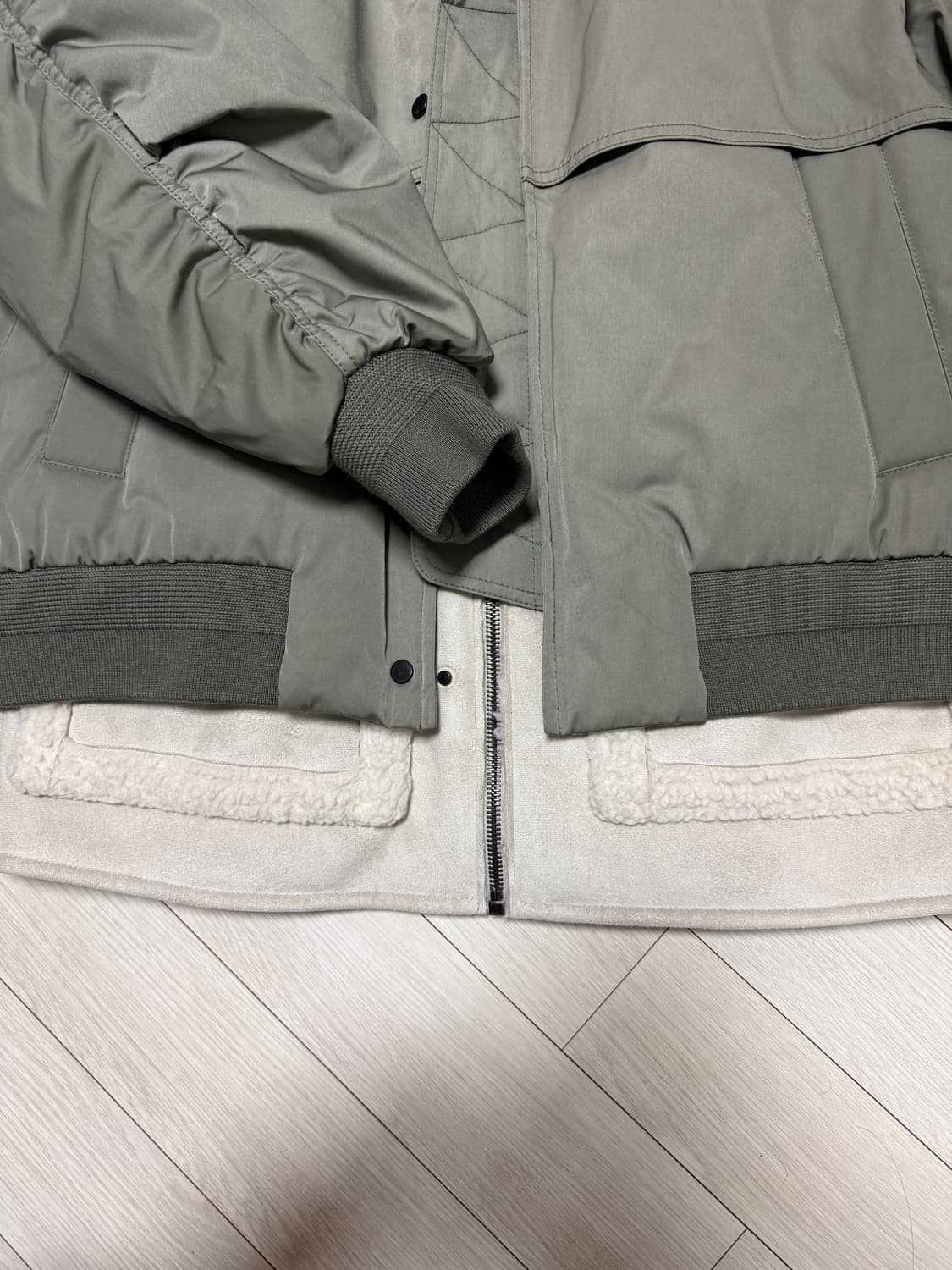 시스템옴므 퍼블록 레이어드 무스탕 카키 판매합니다 ! 상품이미지2