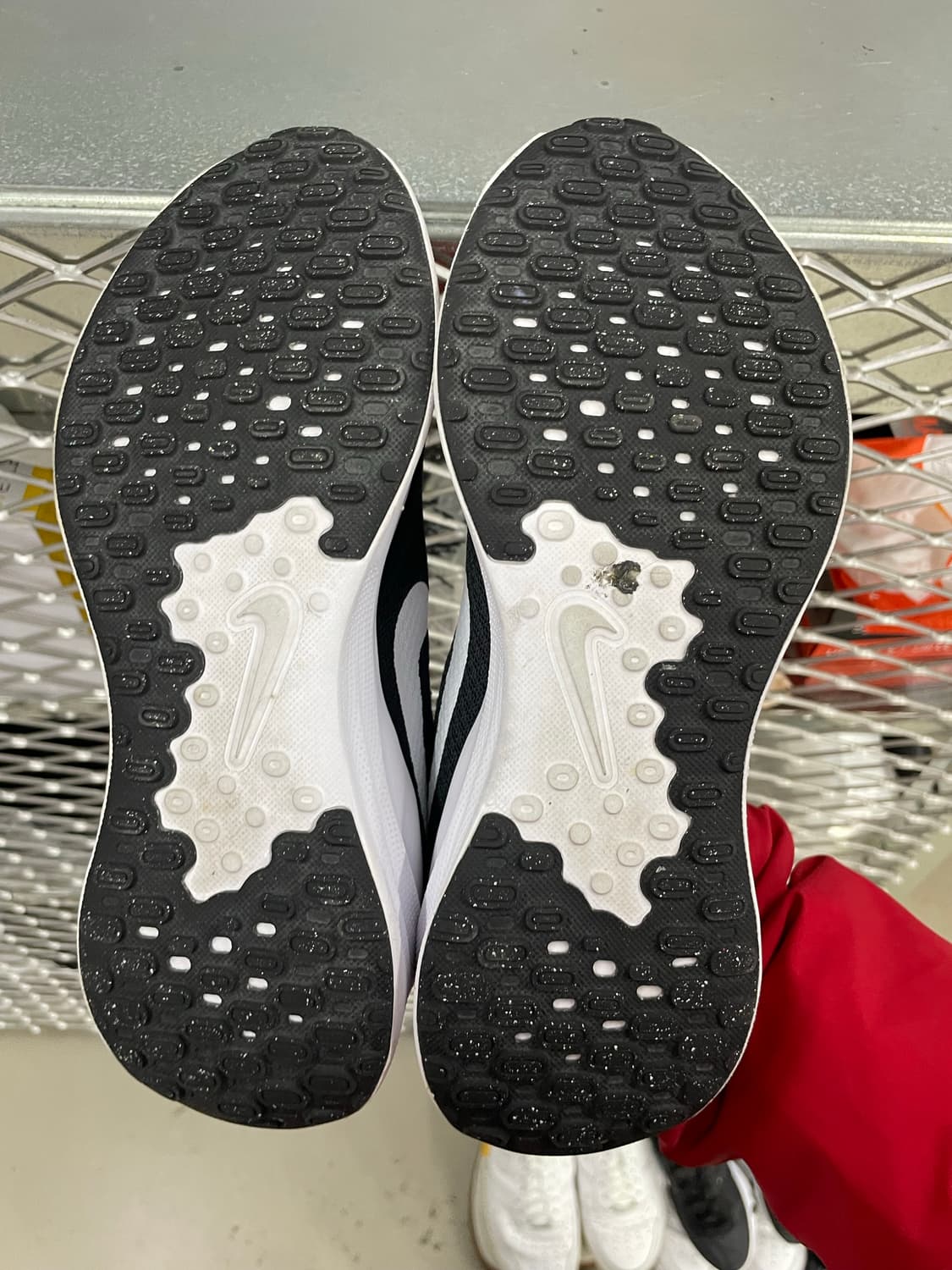 나이키 레볼루션7 블랙 화이트 250 상품이미지6