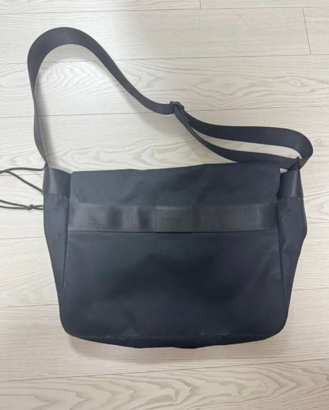 메종미네드 투버클 메신저백 상품이미지3