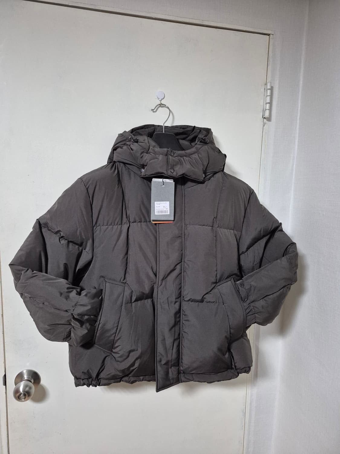 25FW 벨리에 크로스라인 후디스 구스다운 블랙/딥브라운 상품이미지3