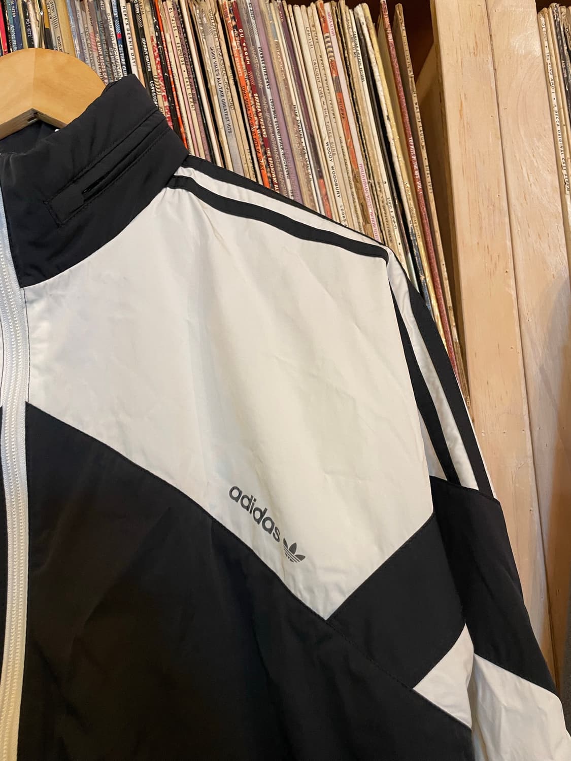 아디다스 화이트 배색 히든후디 윈드러너 자켓 상품이미지3