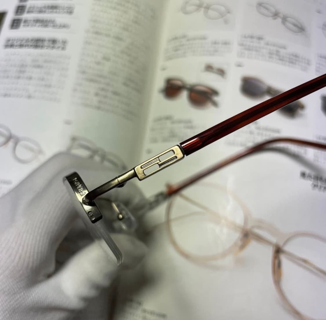 FENDI 펜디 티타늄 반무테 명품 안경 상품이미지4