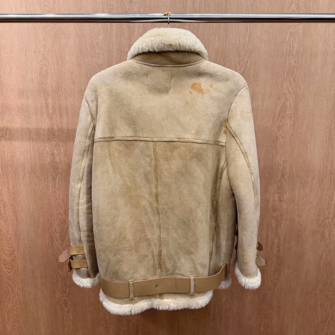 아크네 스튜디오 시어링 무스탕 자켓 언밸런스 지퍼 사이드 포켓 베이지 상품이미지3