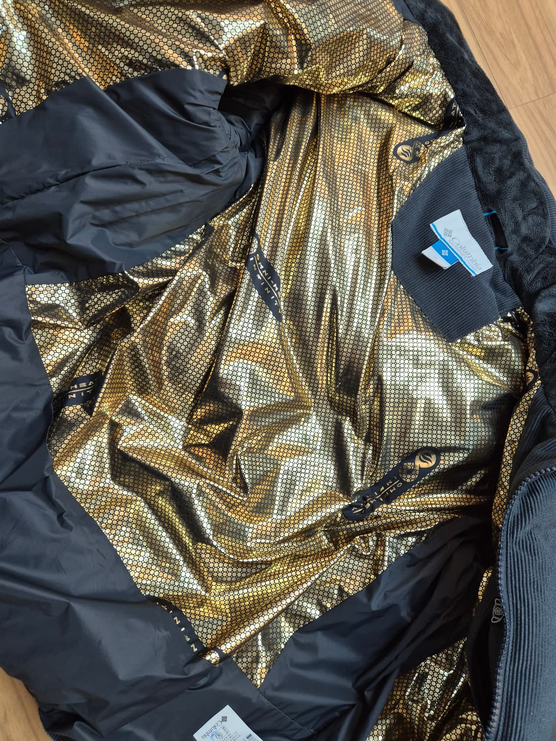 컬럼비아 패딩 점퍼 XL사이즈 판매합니다. 충전재는 깃털 80%, 폴리에 상품이미지4