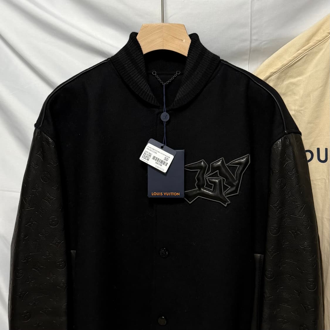 [미사용/50] 루이비통 엠보스 모노그램 레더 바시티 블루종 자켓 상품이미지2
