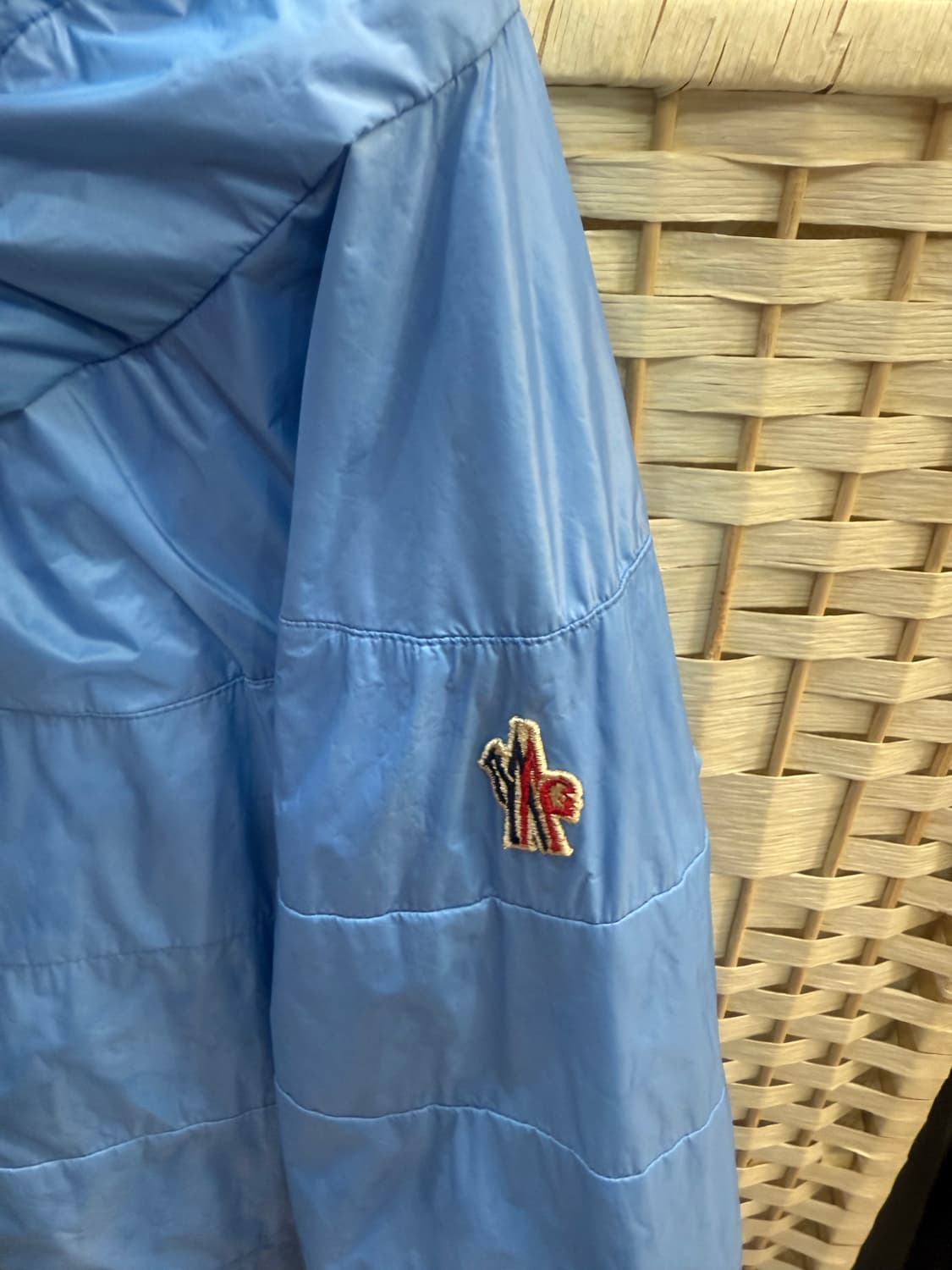 2/55-66 정품 몽클레어 그렉노블 바람막이 팝니다 상품이미지3