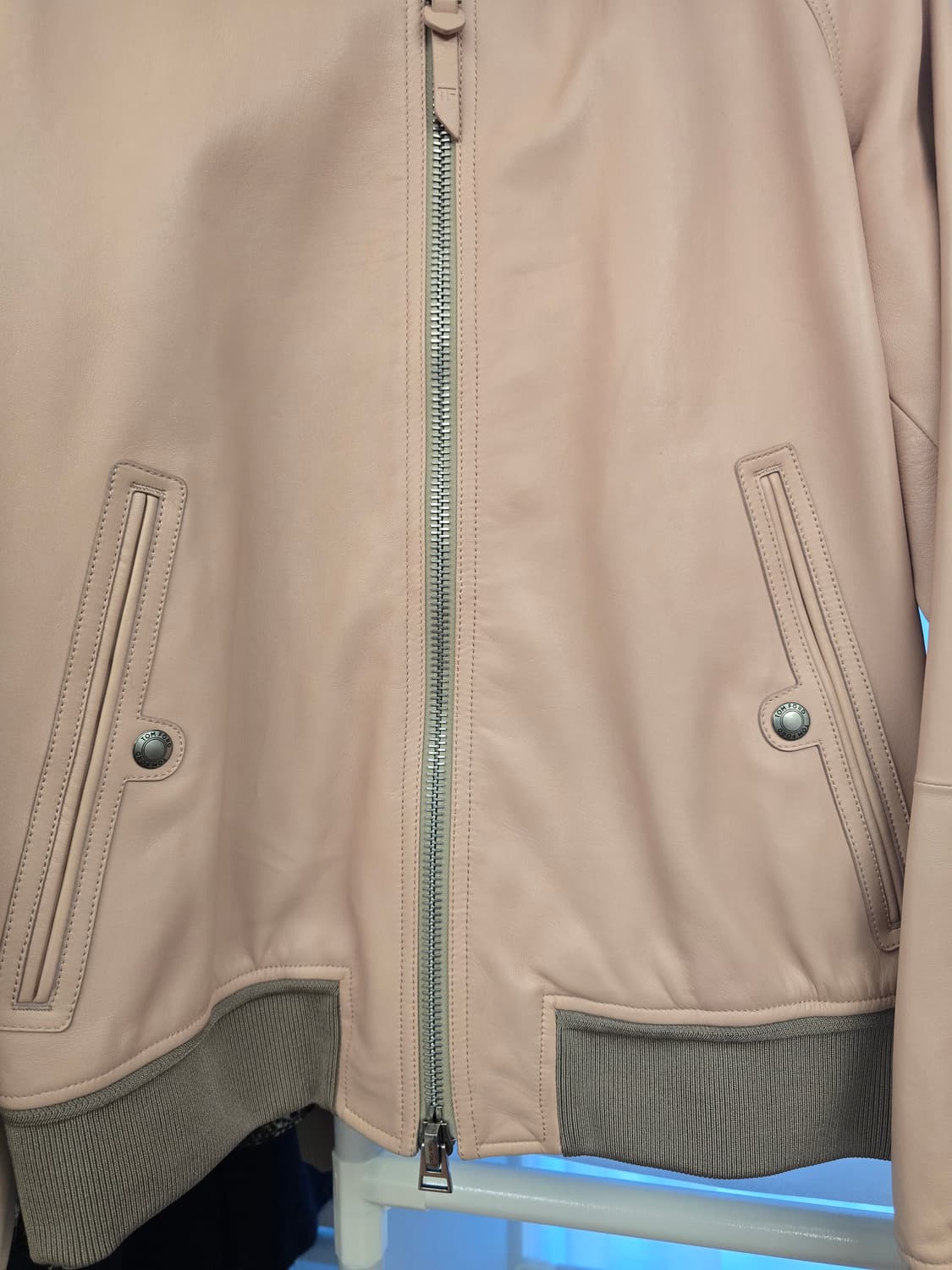 새제품) 톰포드 베이지핑크 램 레더재킷 52사이즈 상품이미지4