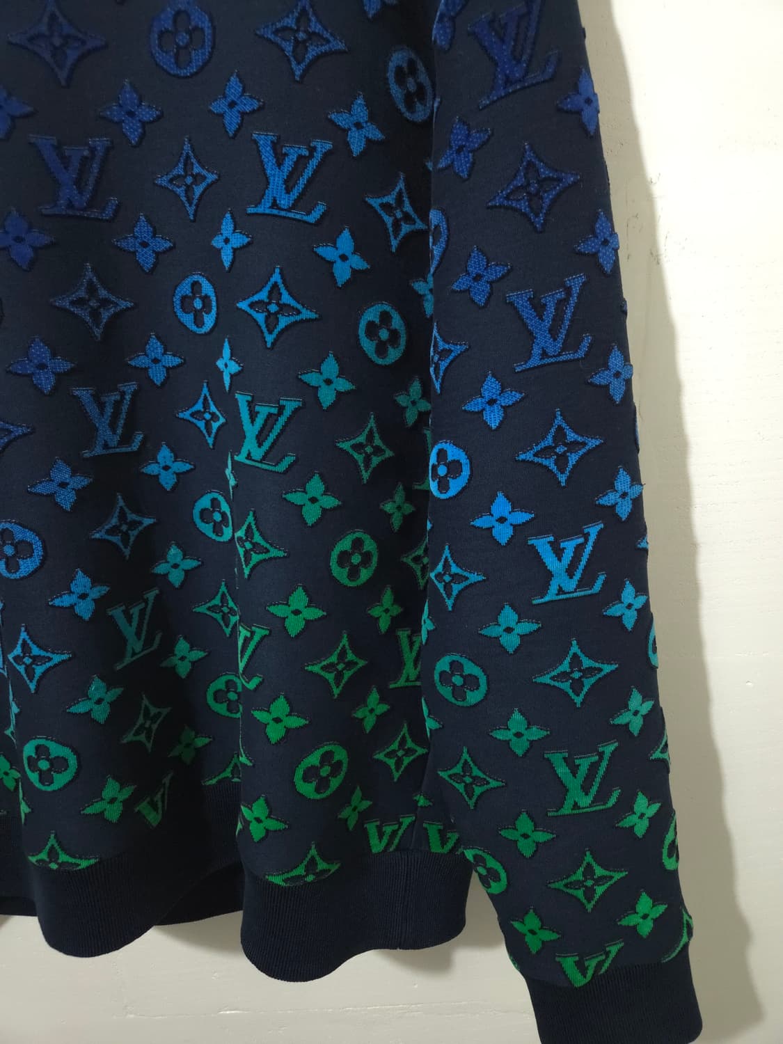 [새상품급] 루이비통 풀 모노그램 그라디언트 필쿠페 맨투맨 L Size 상품이미지6