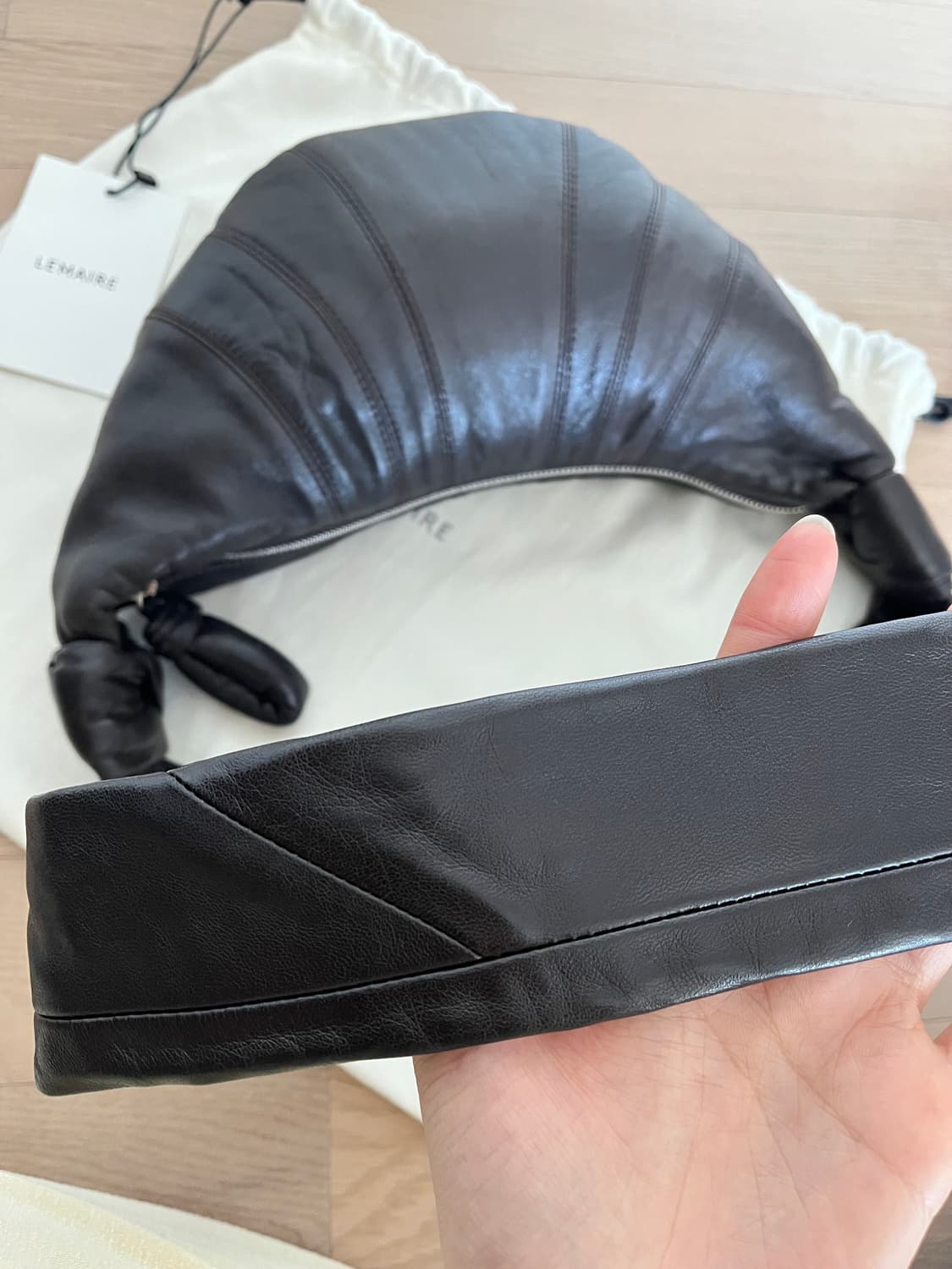 르메르 범백 스몰 다크초코 양가죽 상품이미지3