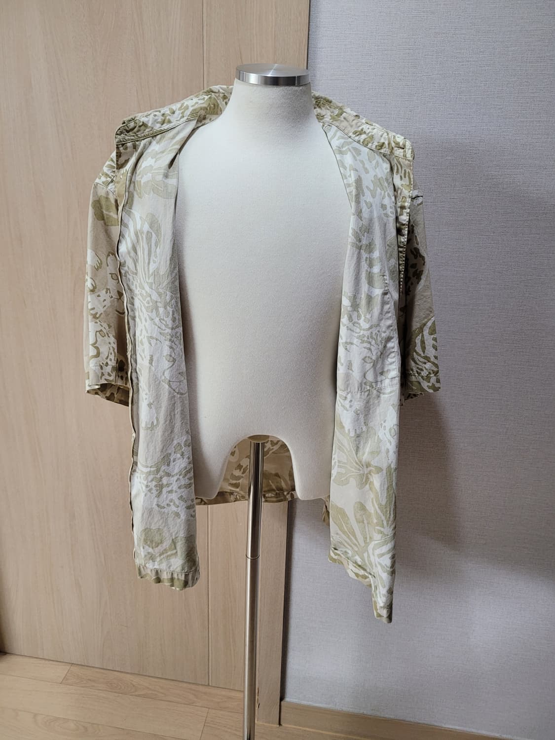 에이치엔엠 H&M 남자 레오파드패턴 반팔 셔츠 130 골드 상품이미지7