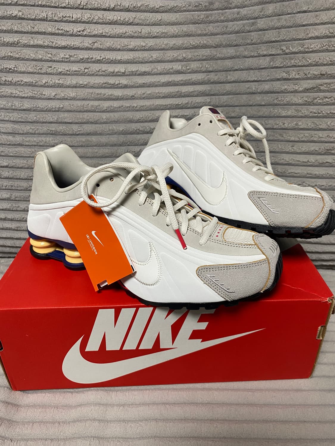 나이키 샥스 R4 270 새상품 상품이미지1