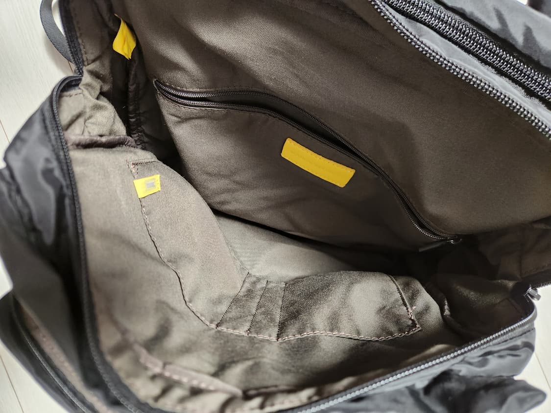 만다리나덕 백팩 AIRBAG 

가로32
세로35
폭9.5

사용감외에  상품이미지6