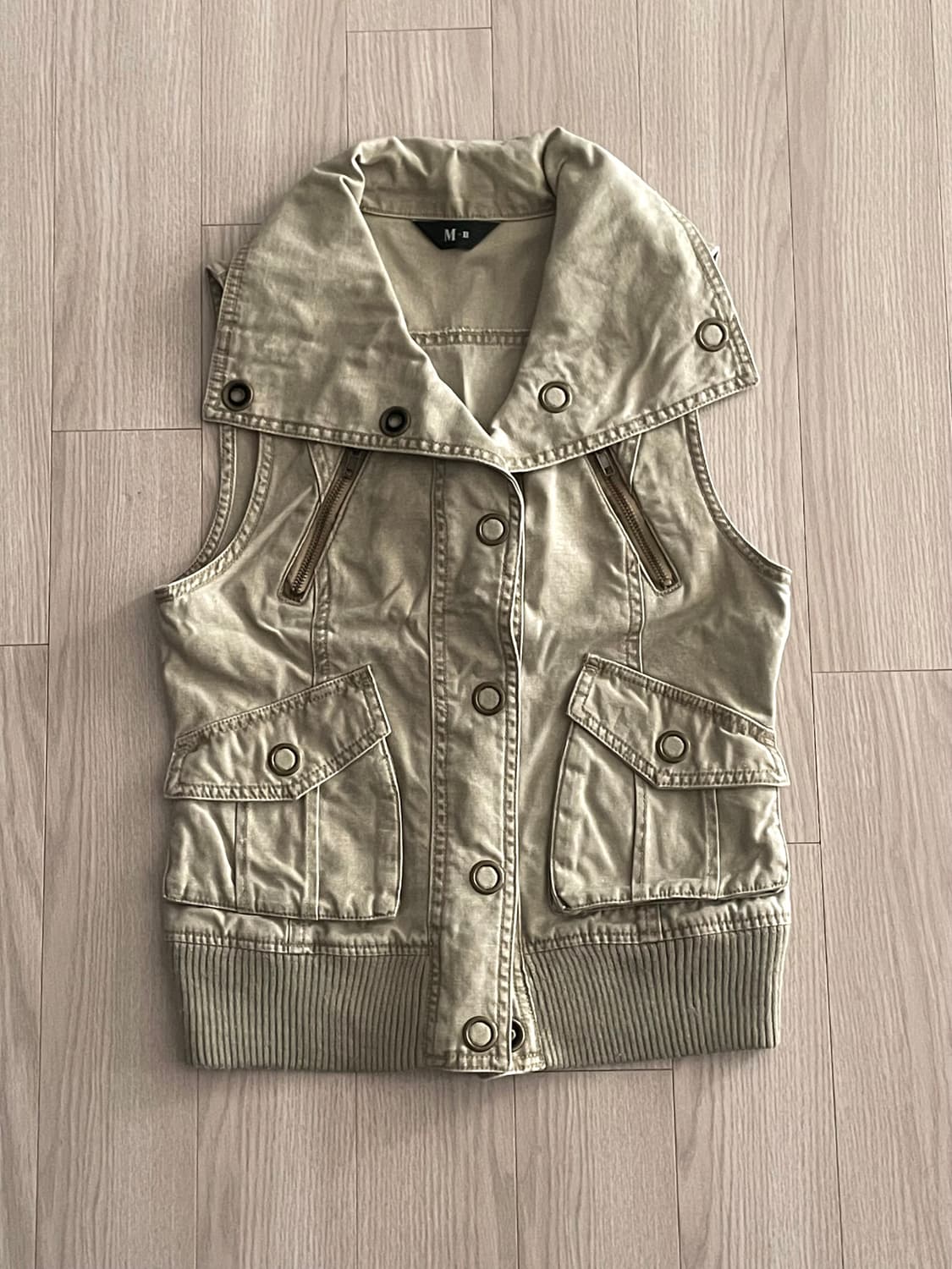 Y2K 베이지 펀칭 디테일 조끼 상품이미지1