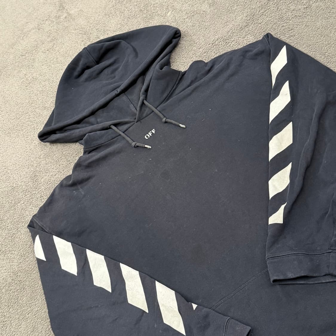 [정품/L] Off-White 에로우 후드티 블랙 상품이미지1