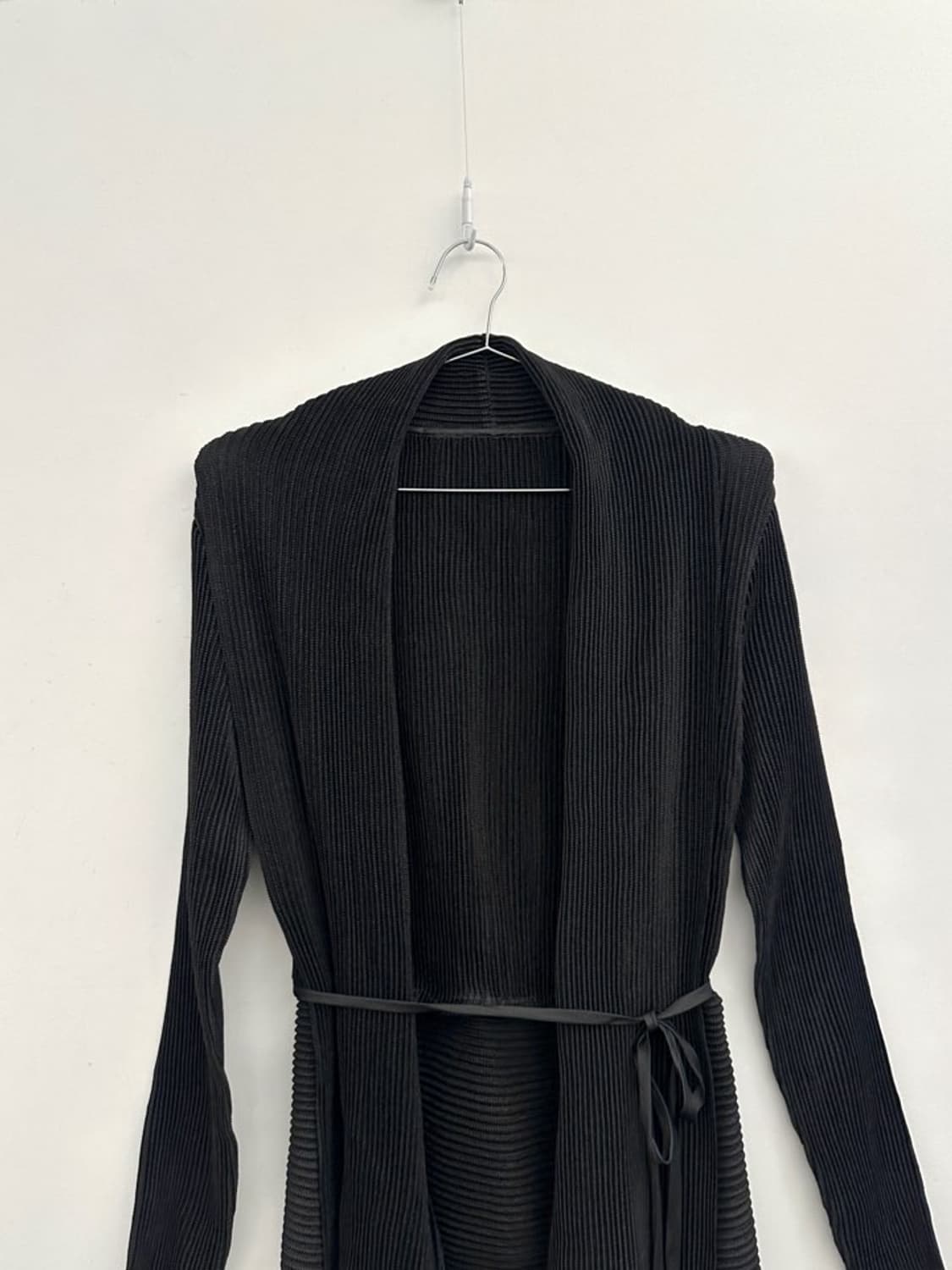 Pleats tail strap cardigan / black 상품이미지3