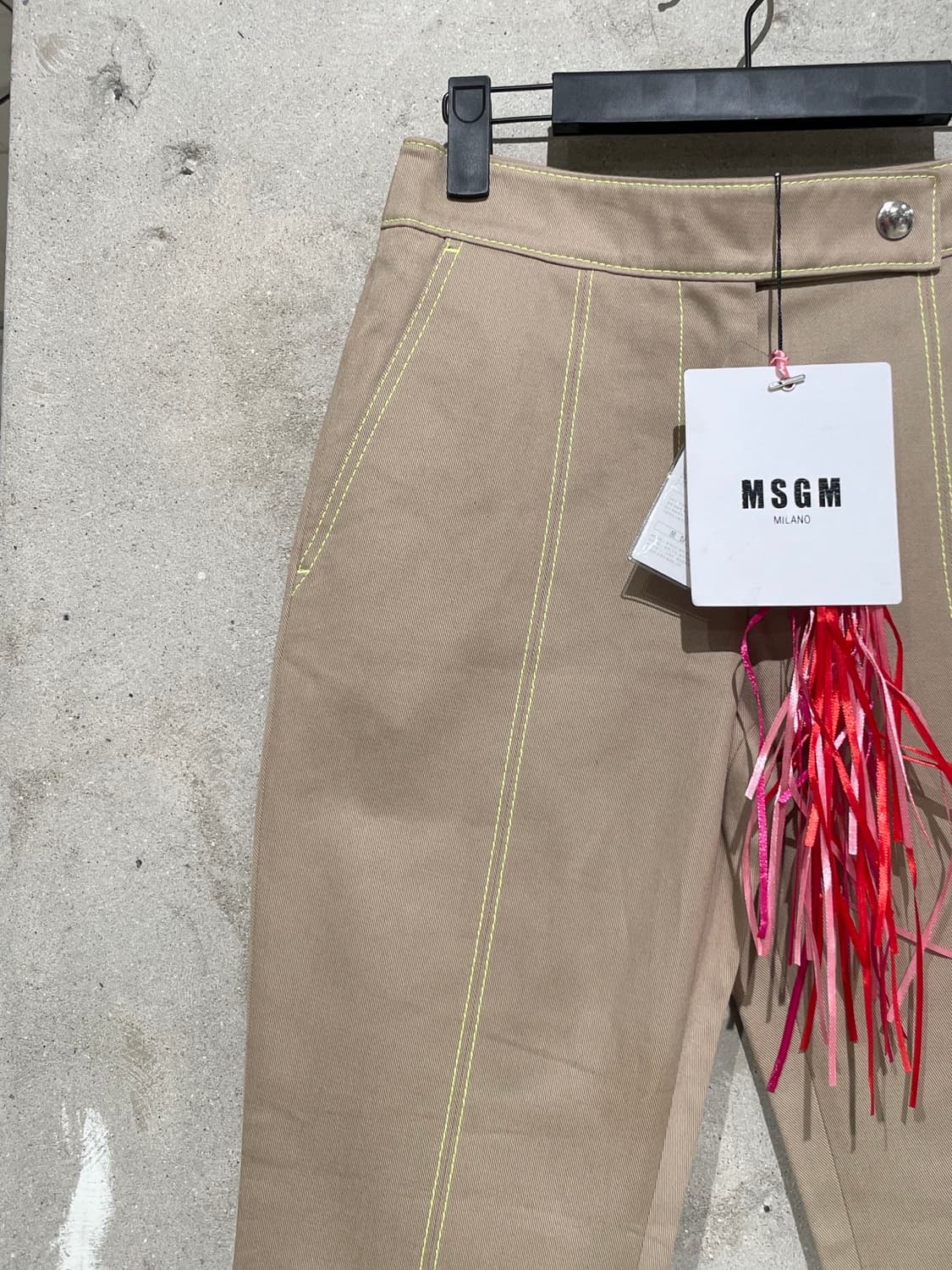 msgm 베이지 네온 스티치 부츠컷 코튼 팬츠 상품이미지2