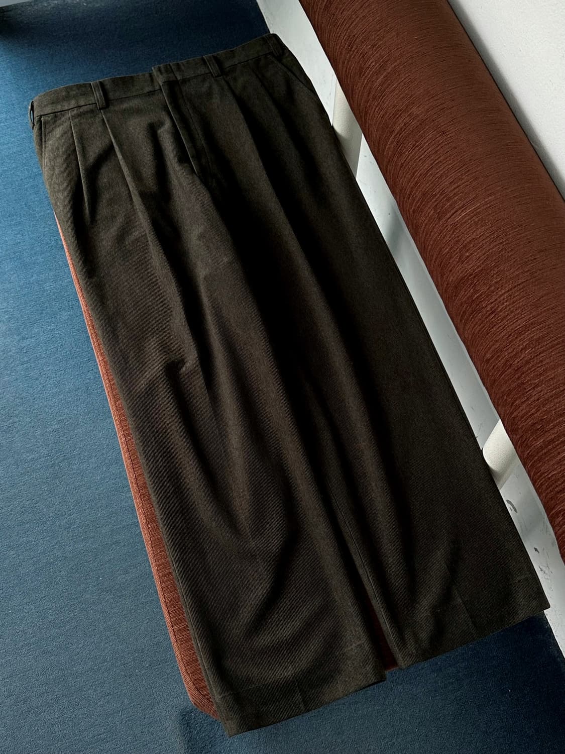 design 2 tuck wide tapered pants 상품이미지5