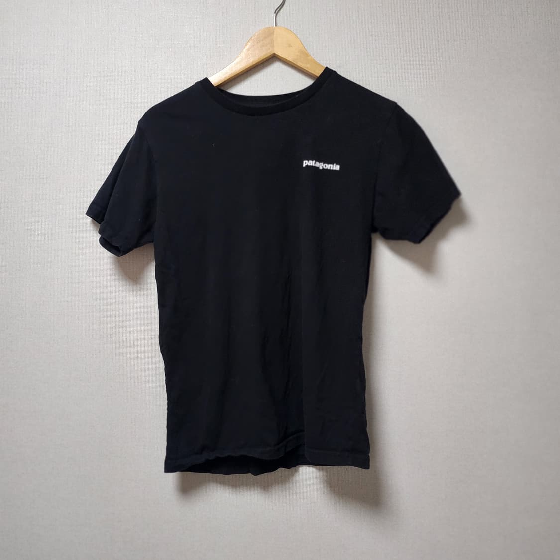 [S] 파타고니아 블랙 반팔 티셔츠 상품이미지2